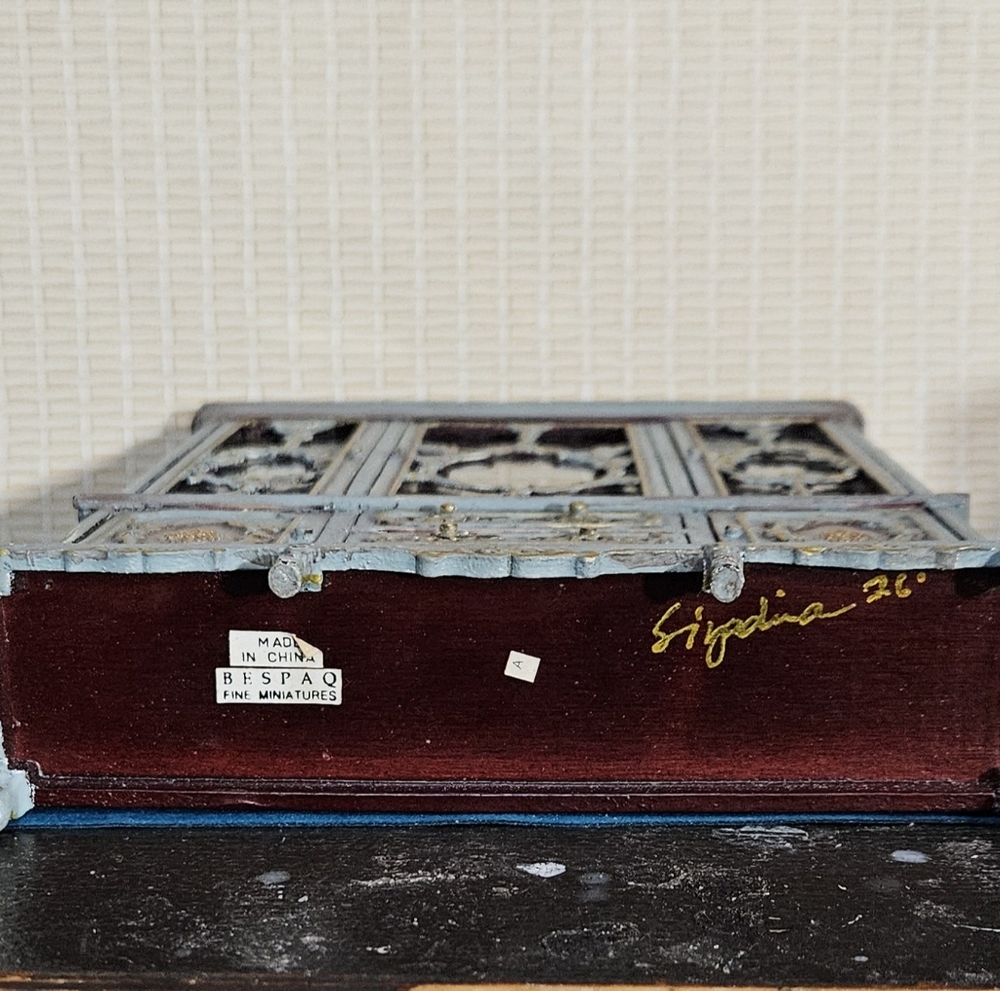 Dollhouse Miniature China Cabinet Bespaq Hand Painted - Picture 5 of 7